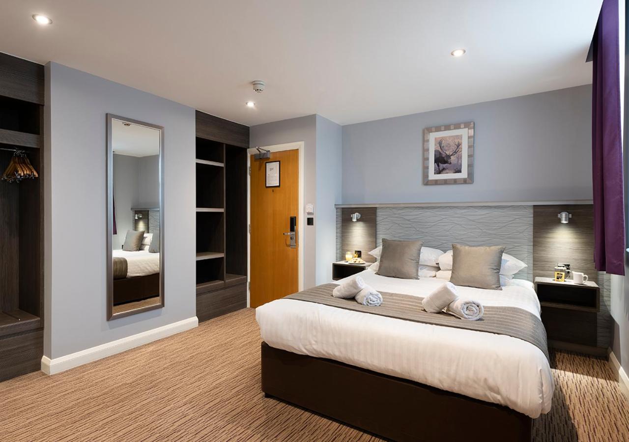 Hogs Back Hotel & Spa Nr Farnham Farnham  Exteriör bild