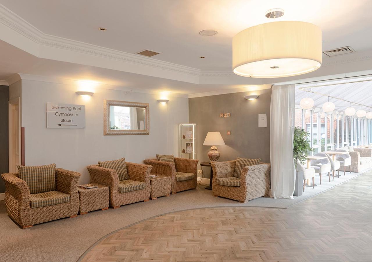 Hogs Back Hotel & Spa Nr Farnham Farnham  Exteriör bild