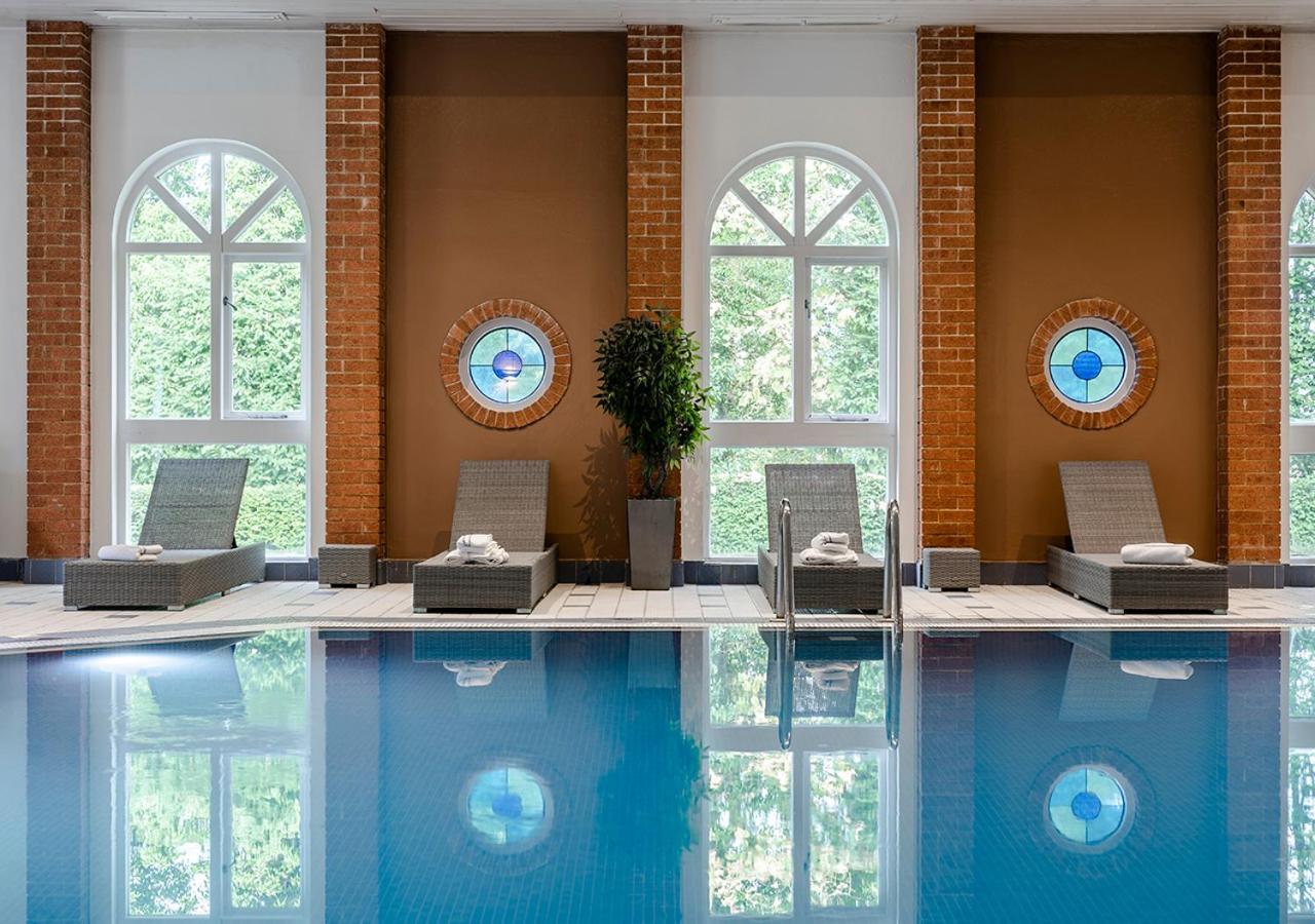 Hogs Back Hotel & Spa Nr Farnham Farnham  Exteriör bild