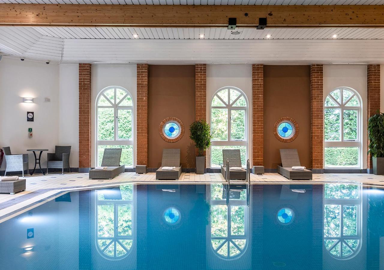 Hogs Back Hotel & Spa Nr Farnham Farnham  Exteriör bild