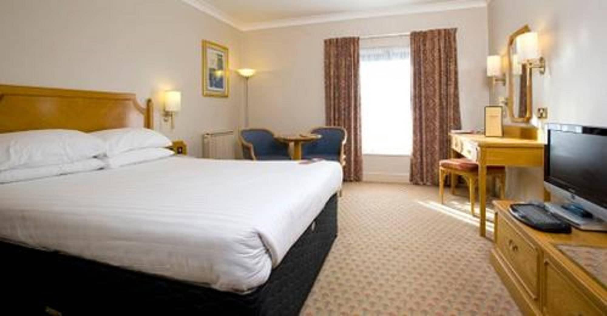 Hogs Back Hotel & Spa Nr Farnham Farnham  Exteriör bild