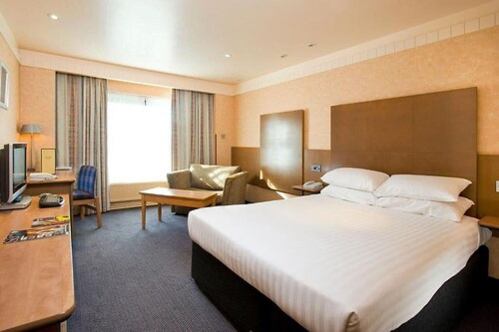 Hogs Back Hotel & Spa Nr Farnham Farnham  Exteriör bild