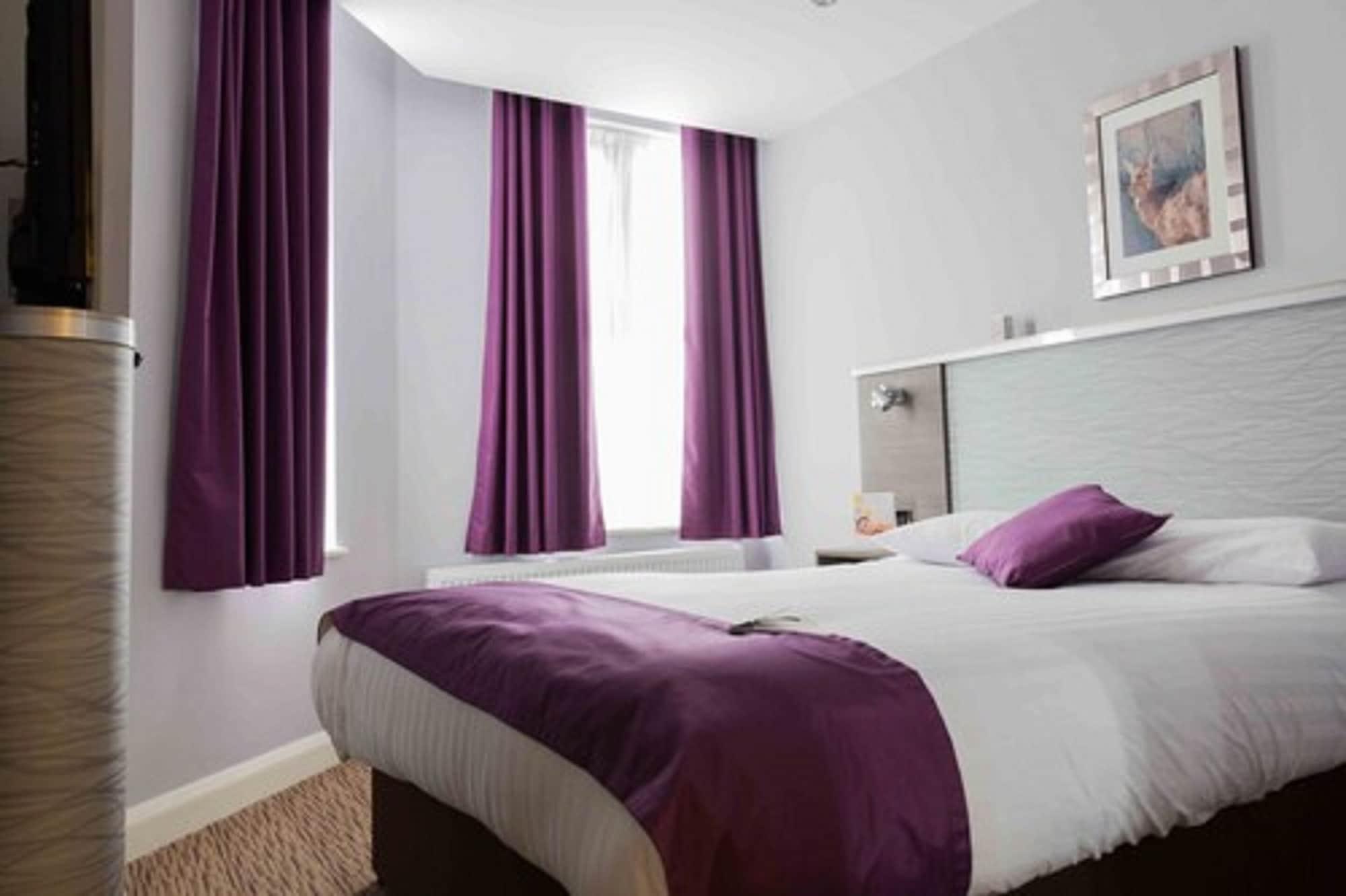 Hogs Back Hotel & Spa Nr Farnham Farnham  Exteriör bild