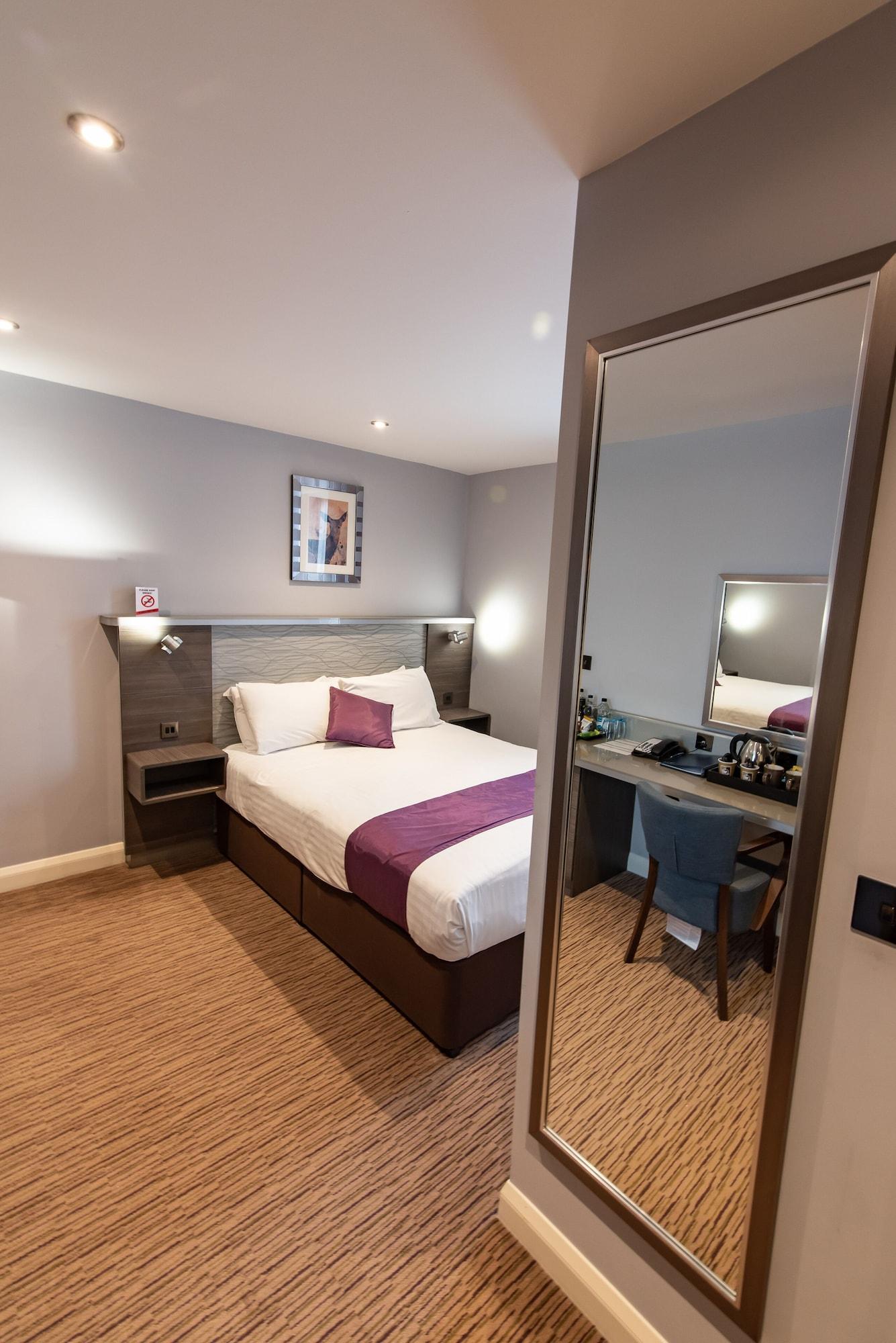 Hogs Back Hotel & Spa Nr Farnham Farnham  Exteriör bild