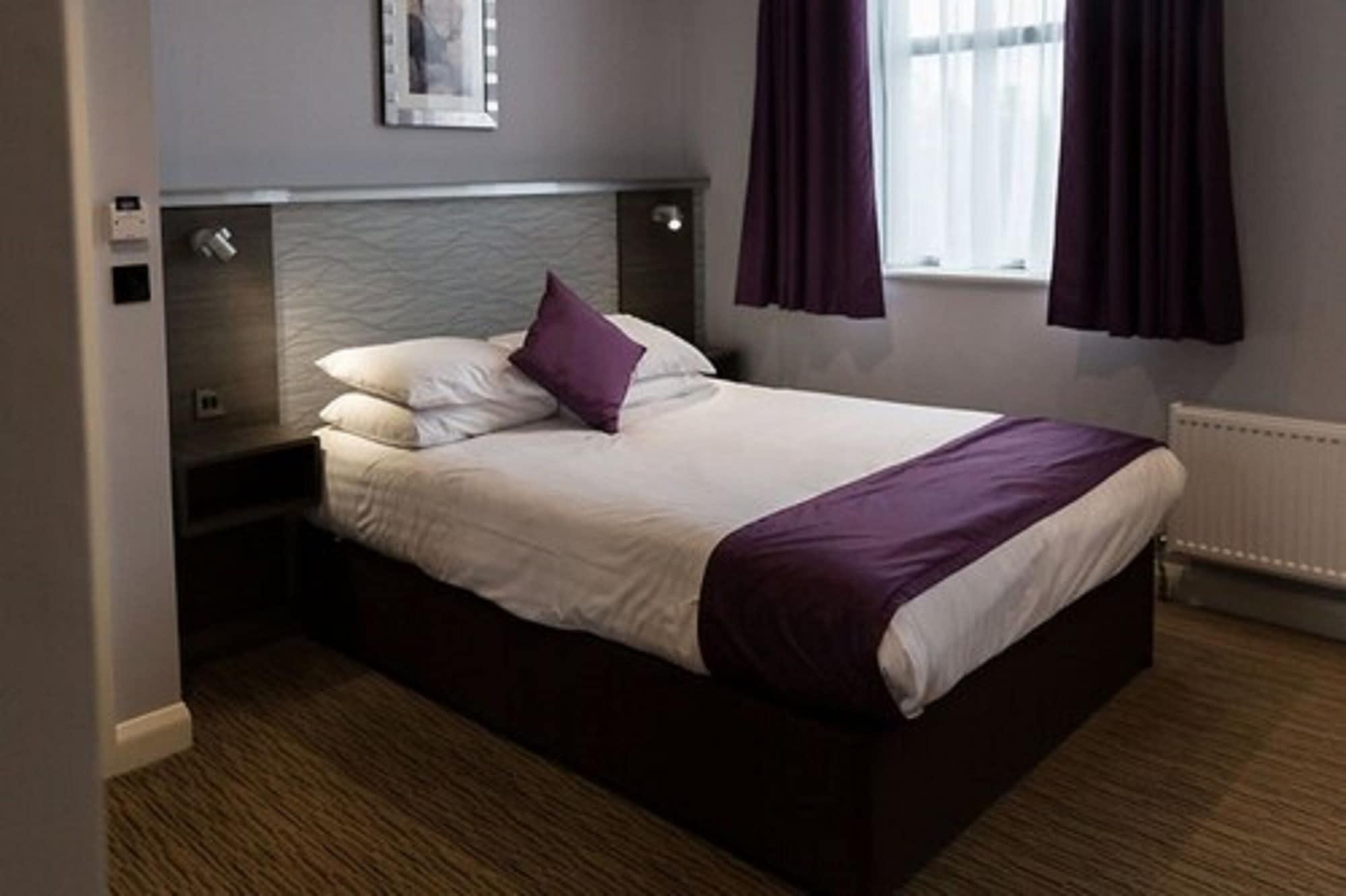 Hogs Back Hotel & Spa Nr Farnham Farnham  Exteriör bild