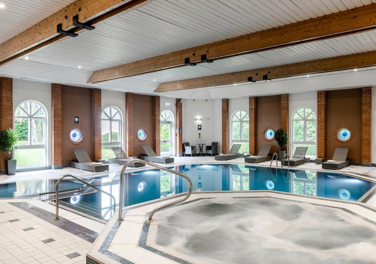 Hogs Back Hotel & Spa Nr Farnham Farnham  Exteriör bild